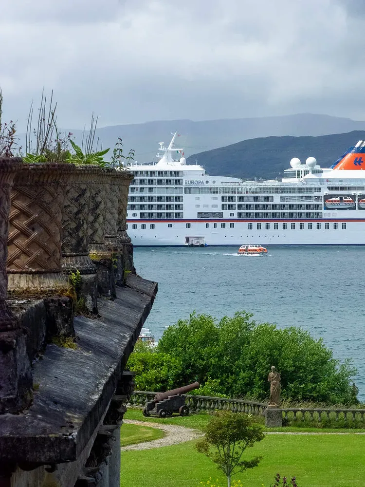 West Cork Wonders: Bantry Bay Cruise Ship Exclusive